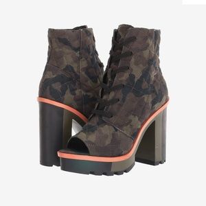 Jessica Simpson Camo, pep toe platform boots